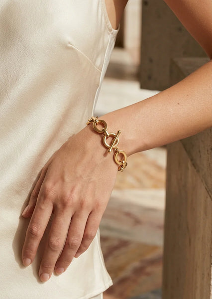 Envy Jewellery - Large Gold Oval Link T-Bar Bracelet